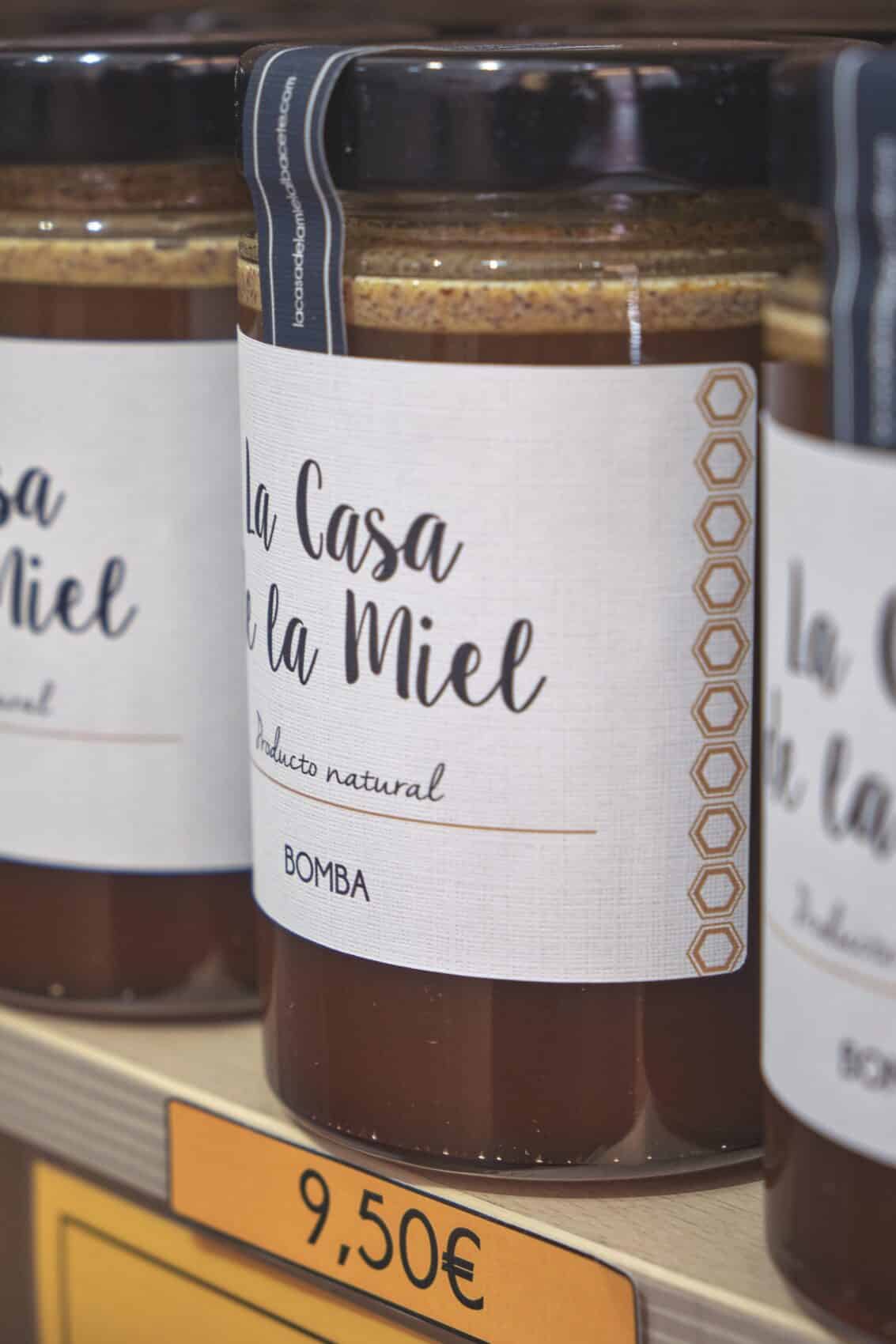 bote de bomba con etiqueta