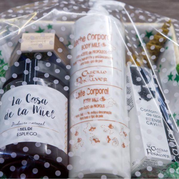 Detalle de la cesta de regalo tomillo