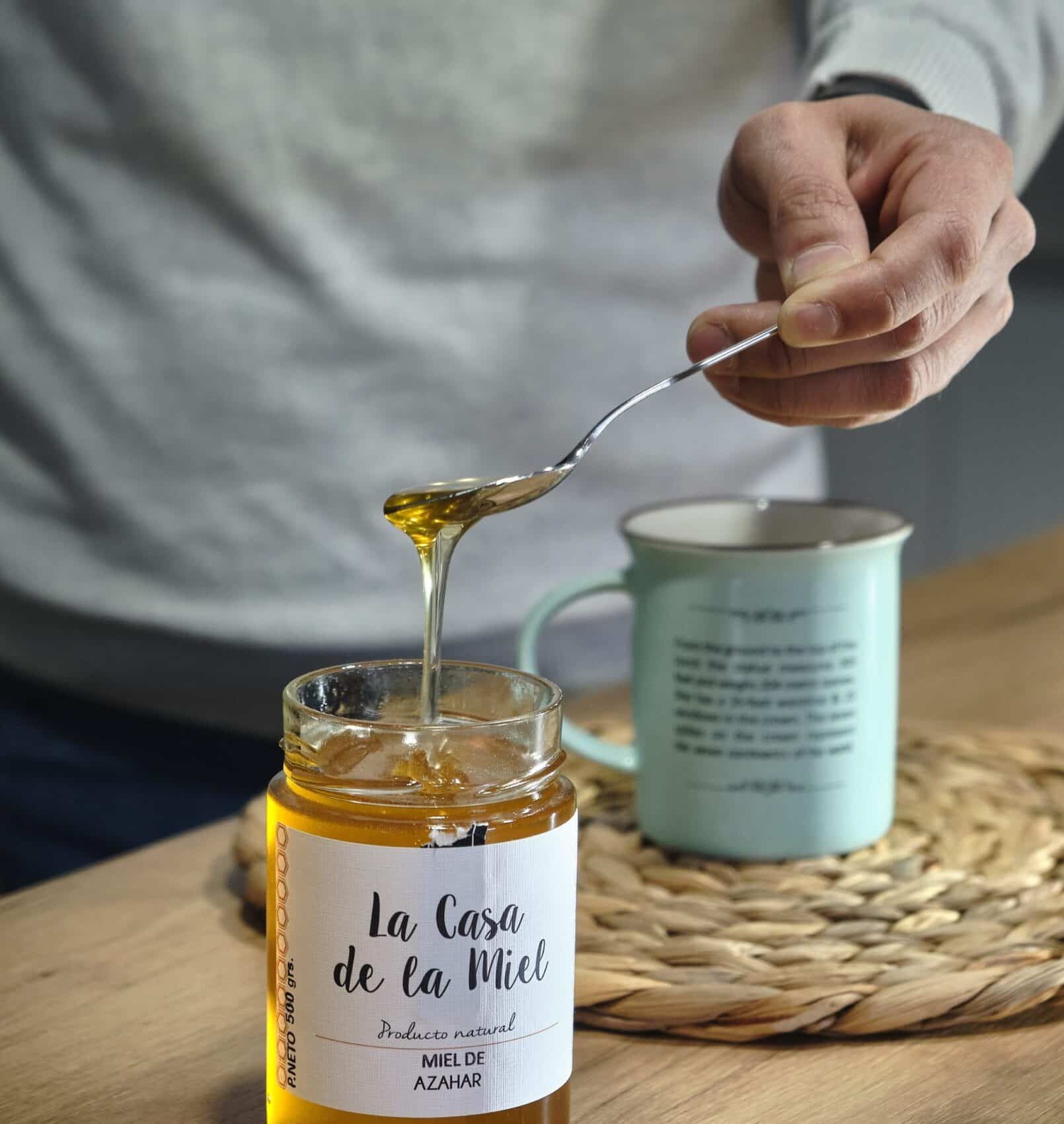calentar infusión y miel de azahar