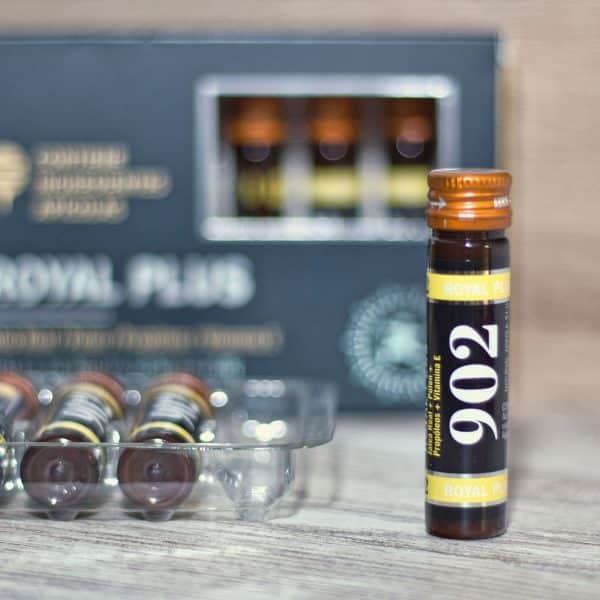 Un vial de jalea real, polen, propóleo y vit.e