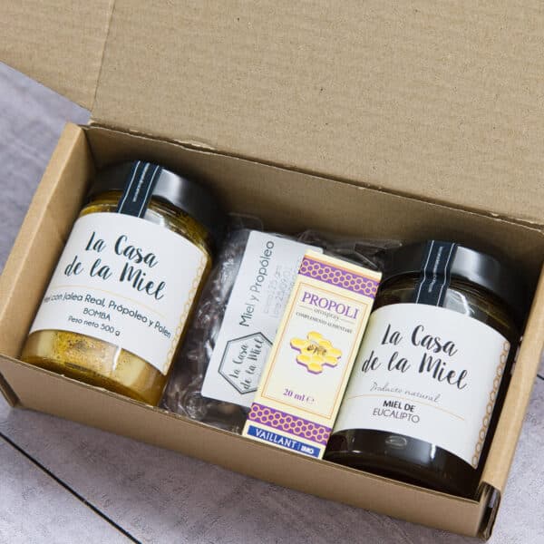 Pack Resfriados, de izquierda a derecha dentro del pack, Bomba, Caramelos de propóleo, spray de propóleo y miel de eucalipto