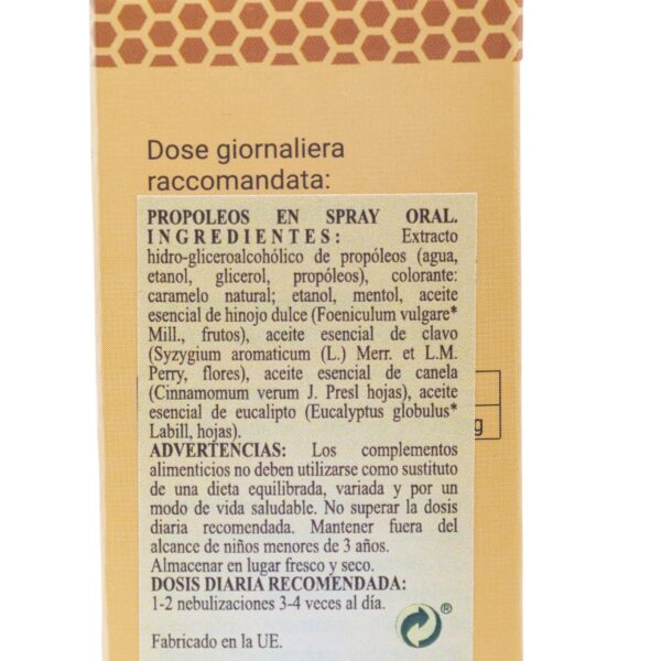 Propóleo en spray oral. Ingredientes: Extracto de hidro-gliceroalcohólico de propóleos (agua, etanol, glicerol, propóleos), colorante: caramelo natural; etanol, mentol, aceite esencial de hinojo dulce (Foeniculum vulgare Mill., frutos), aceite esencial de canela (Cinnamomum verum J. Presl hojas), aceite esencial de eucalipto (Eucalyptus globulus Labill, hojas). ADVERTENCIAS: Los complementos alimenticios no deben utilizarse como sustituto de una dieta equilibrada, variada y por un modo de vida saludable. No superar la dosis recomendada. Mantener fuera del alcance de los niños menores de 3 años. Almacenar en lugar fresco y seco. DOSIS DIARIA RECOMENDADA: 1-2 nebulizaciones 3-4 veces al día