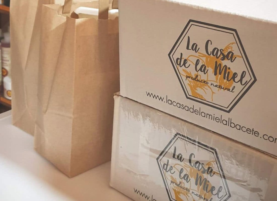 Preparación de pedidos online de miel artesanal La Casa de la Miel
